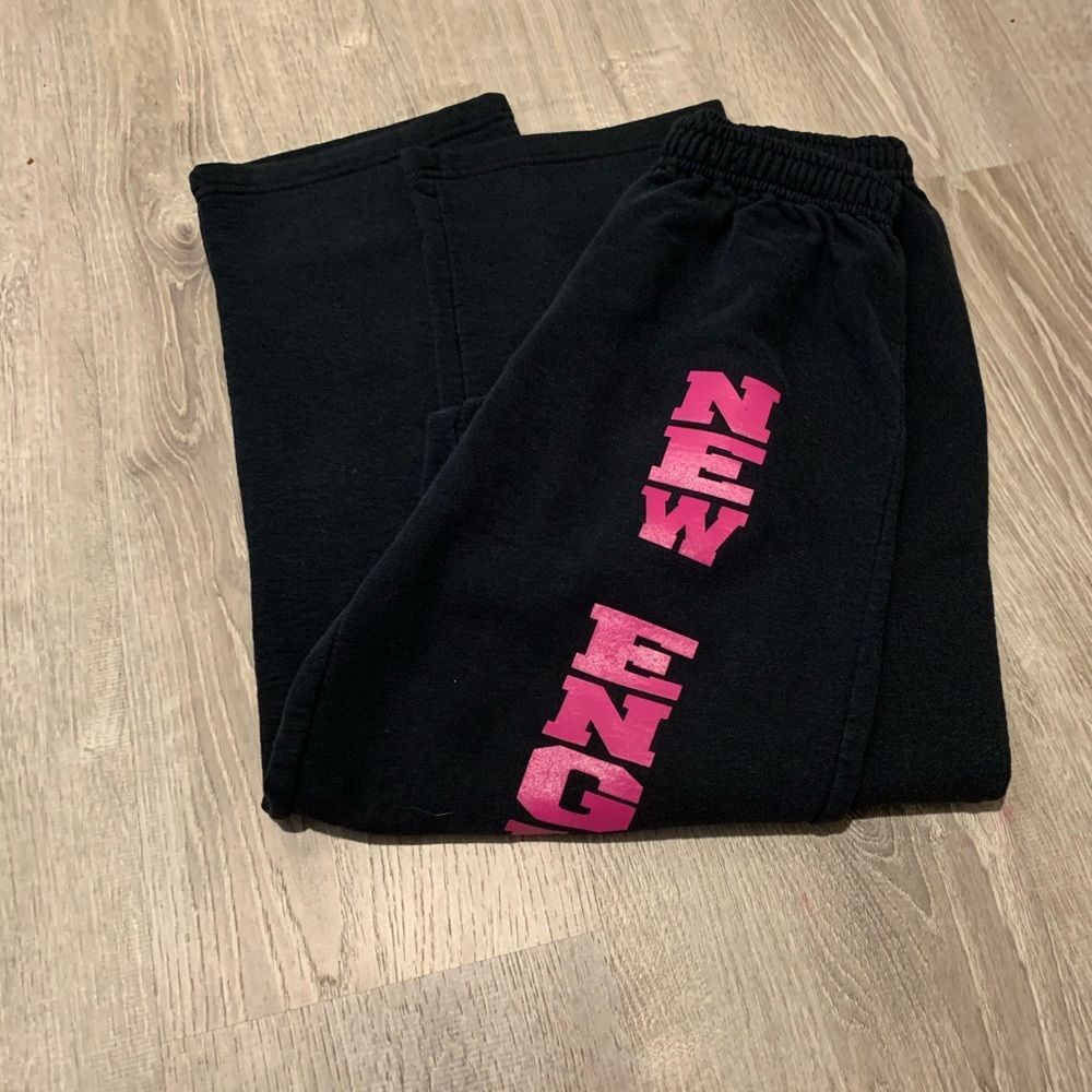 New England sweatpants small